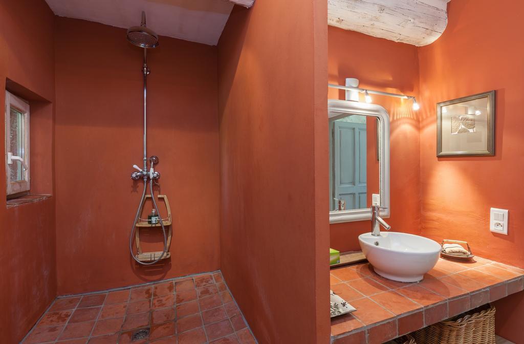 Bed and Breakfast La Louviere Des Bruyeres Robion en Luberon Номер фото