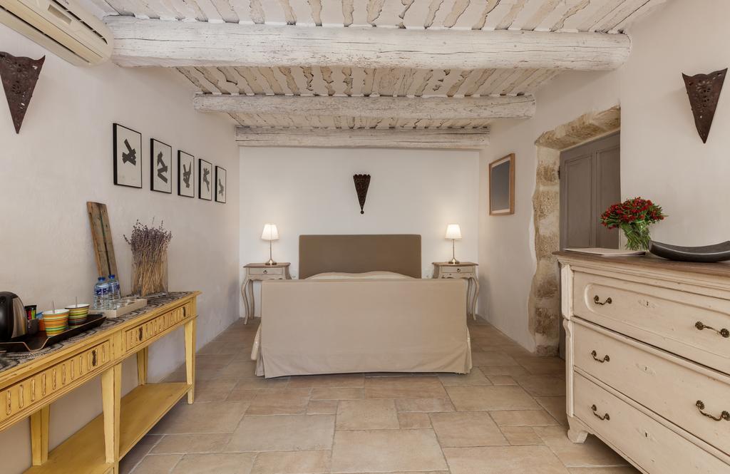 Bed and Breakfast La Louviere Des Bruyeres Robion en Luberon Номер фото