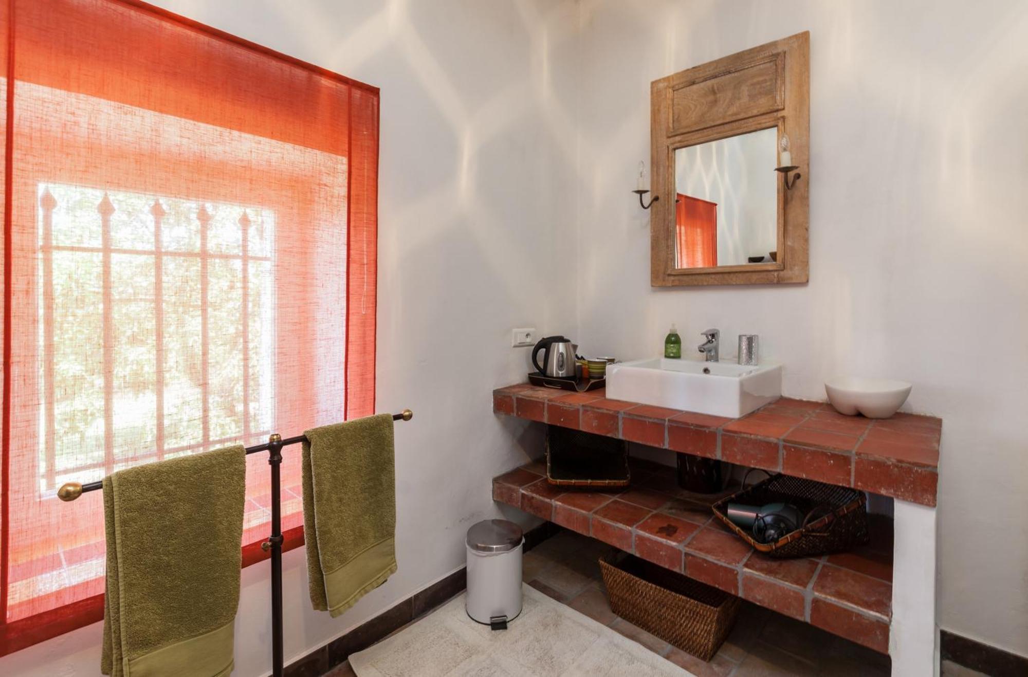 Bed and Breakfast La Louviere Des Bruyeres Robion en Luberon Номер фото