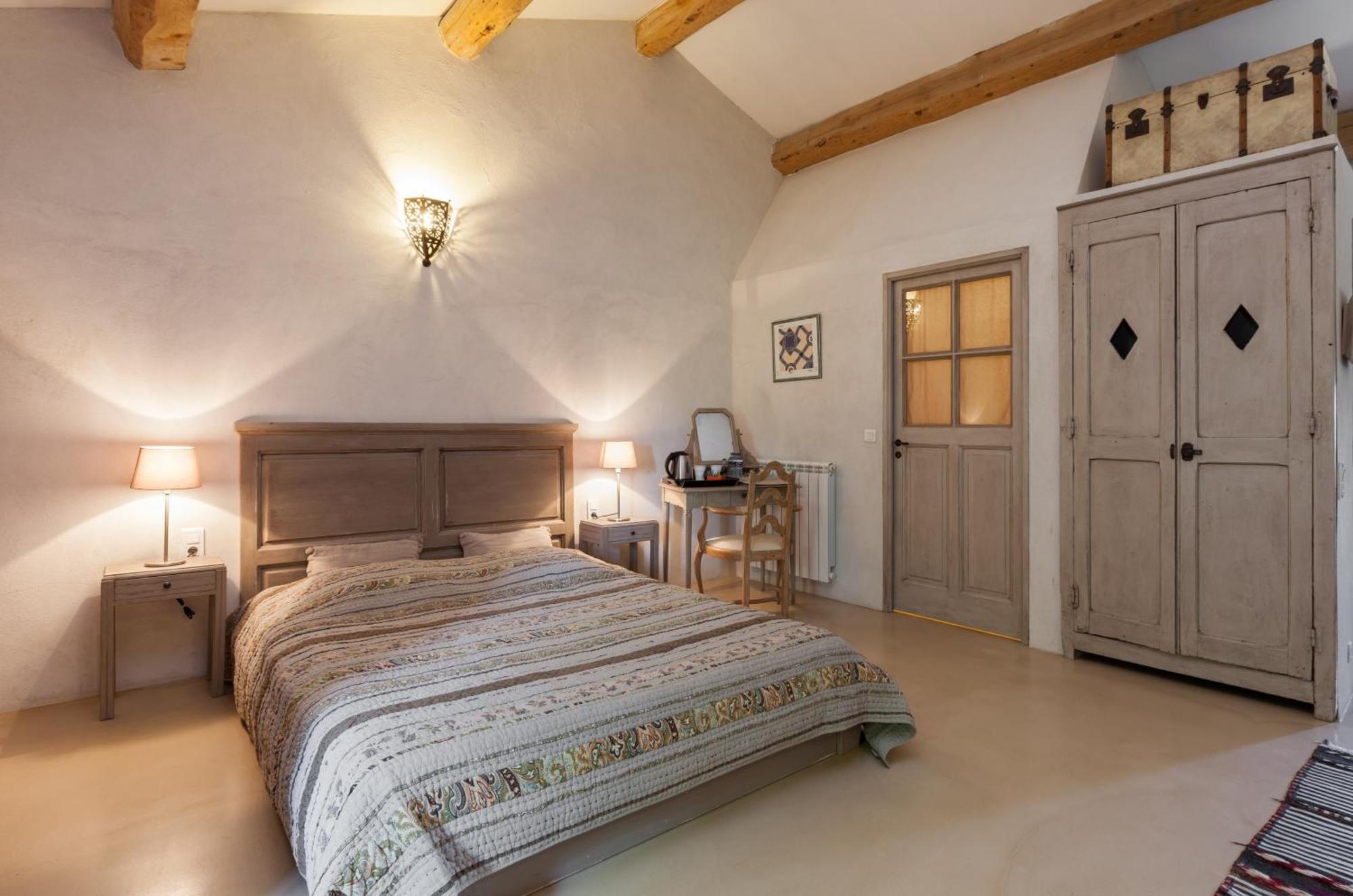 Bed and Breakfast La Louviere Des Bruyeres Robion en Luberon Номер фото